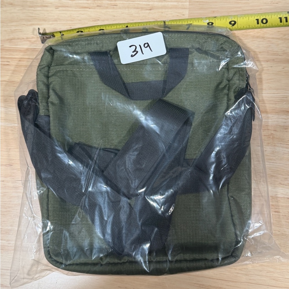Eagle Creek Travel Crossbody Messenger Bag Green Organizer Passport Utility - Picture 12 of 13